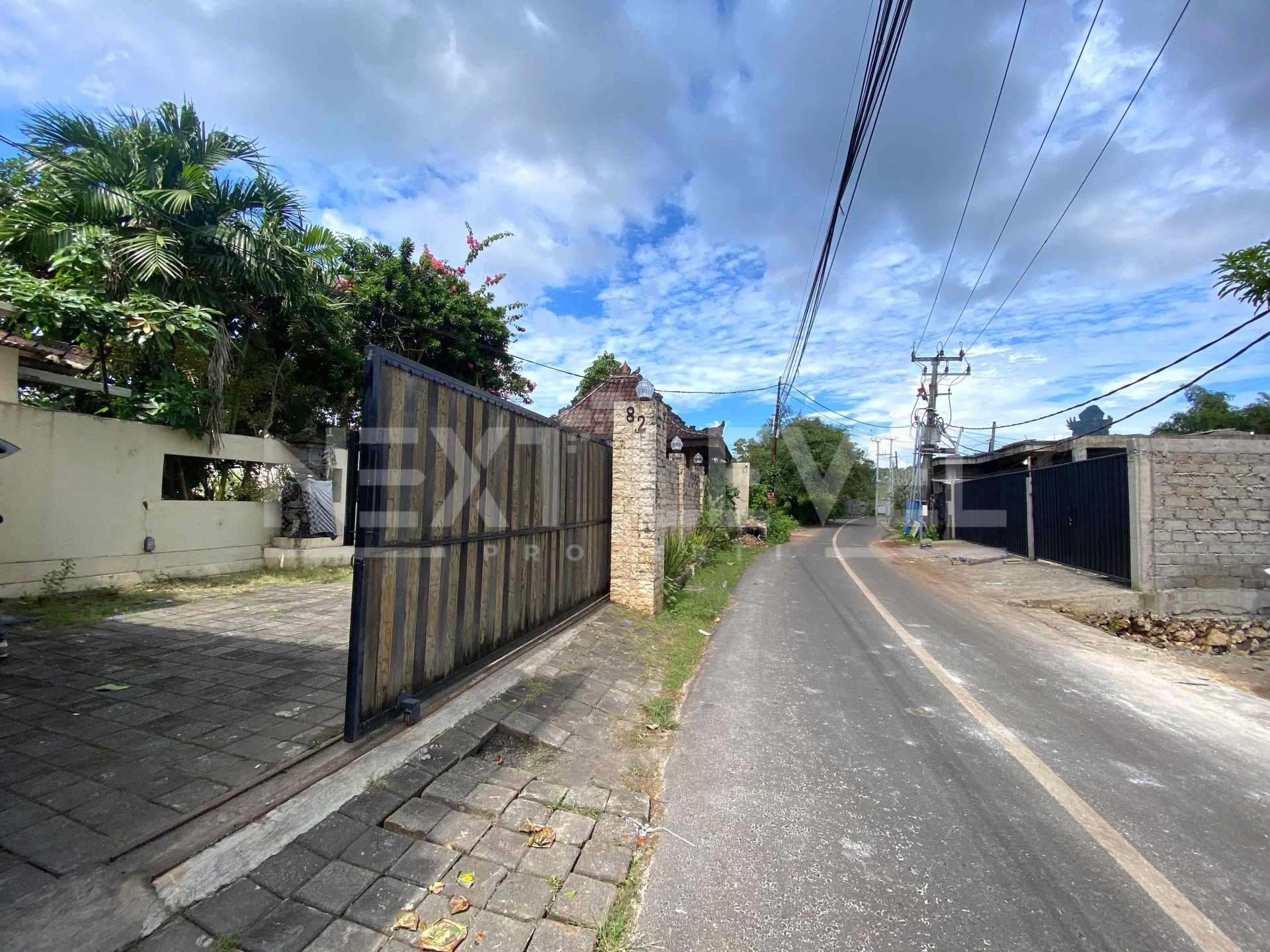Villa Jimbaran bawah style Joglo dekat Sidewalk Mall dan Kampus Unud, View GWK