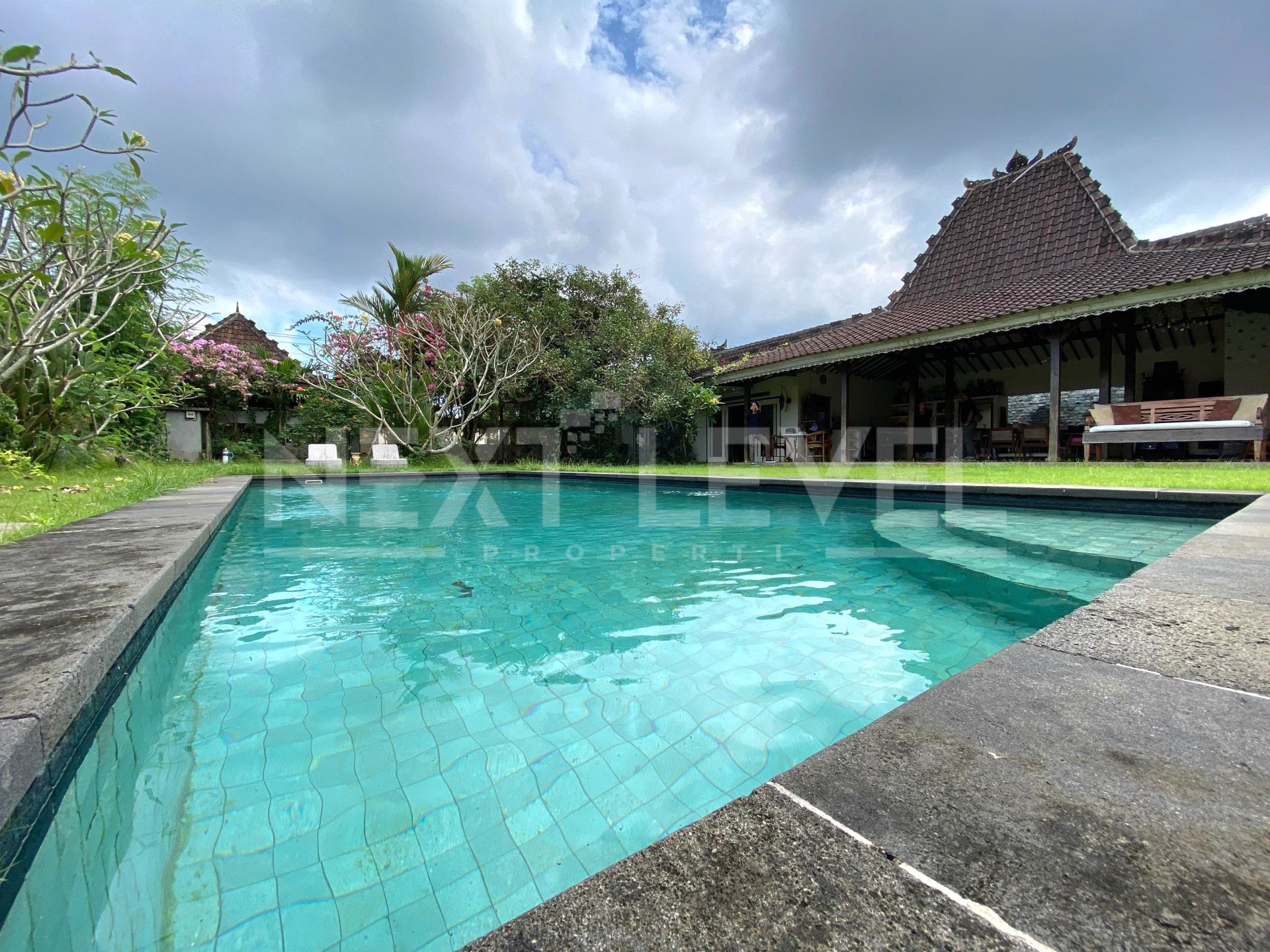 Villa Jimbaran bawah style Joglo dekat Sidewalk Mall dan Kampus Unud, View GWK