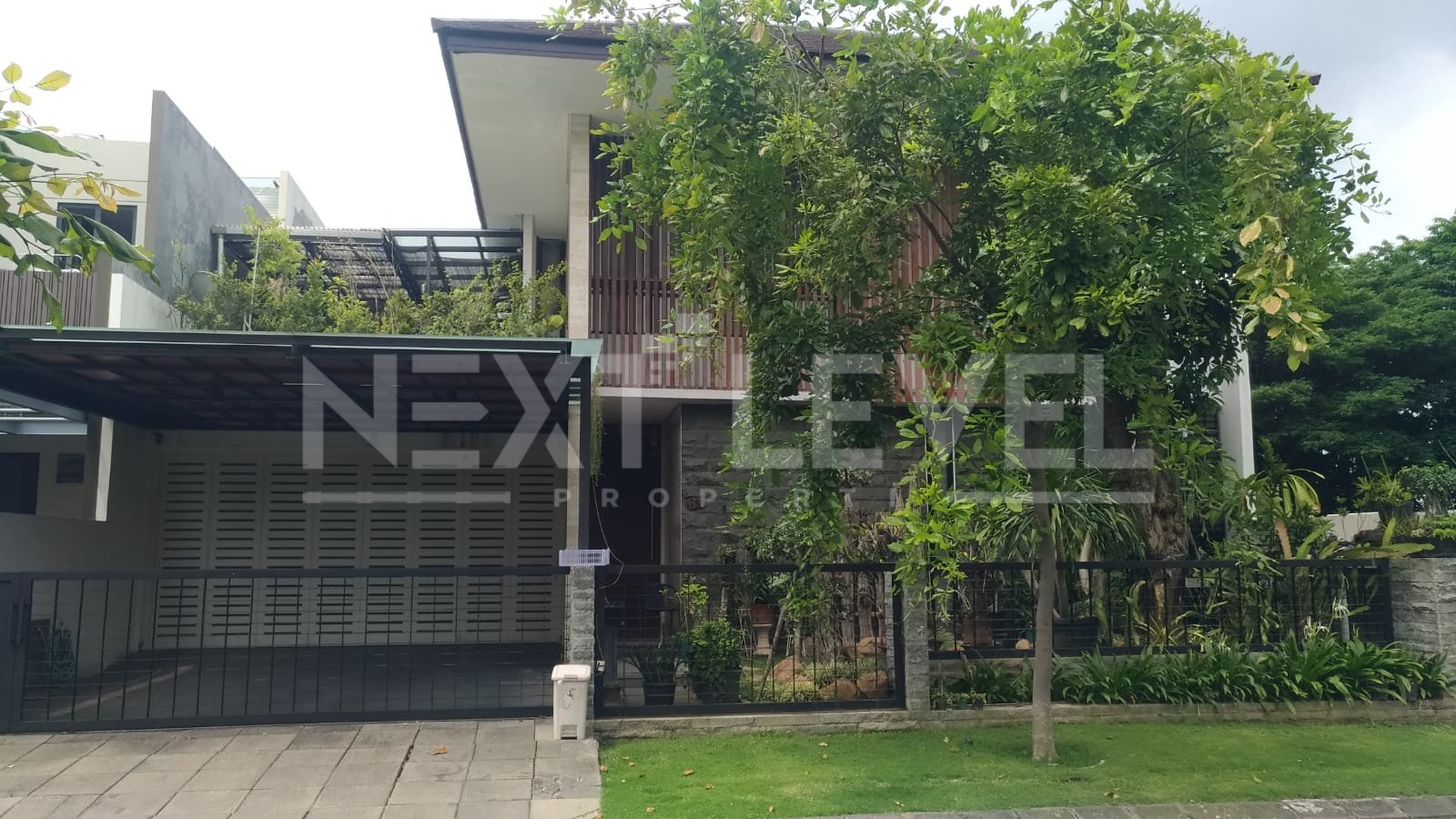 Dijual Rumah di Graha Natura Surabaya