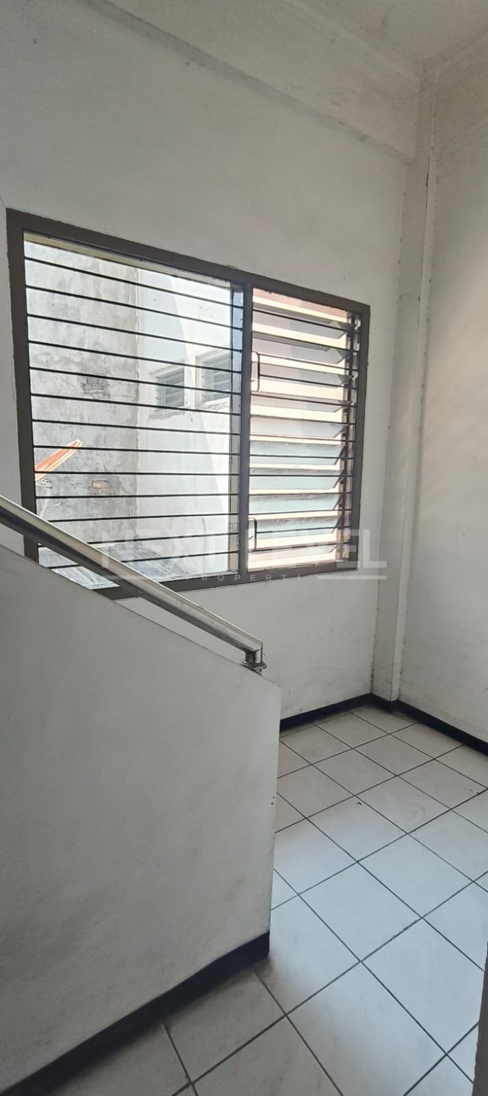 Dijual ruko di simpang Darmo permai selatan 3 lantai surabaya
