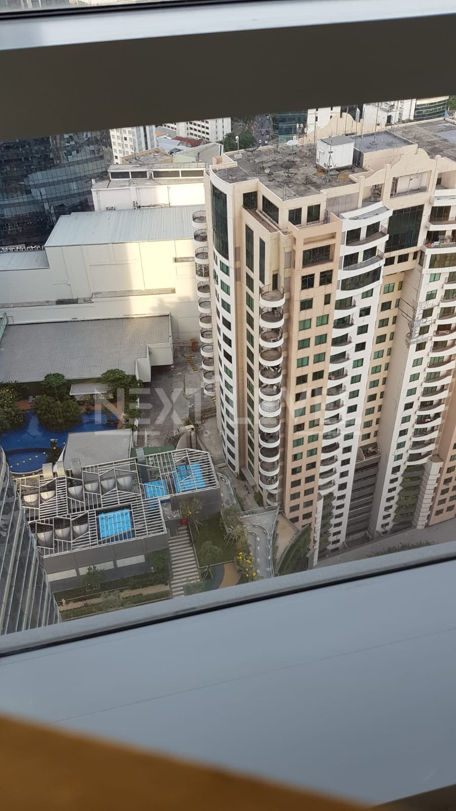 APARTEMENT DI ATAS TUNJUNGAN PLAZA || ONE ICON