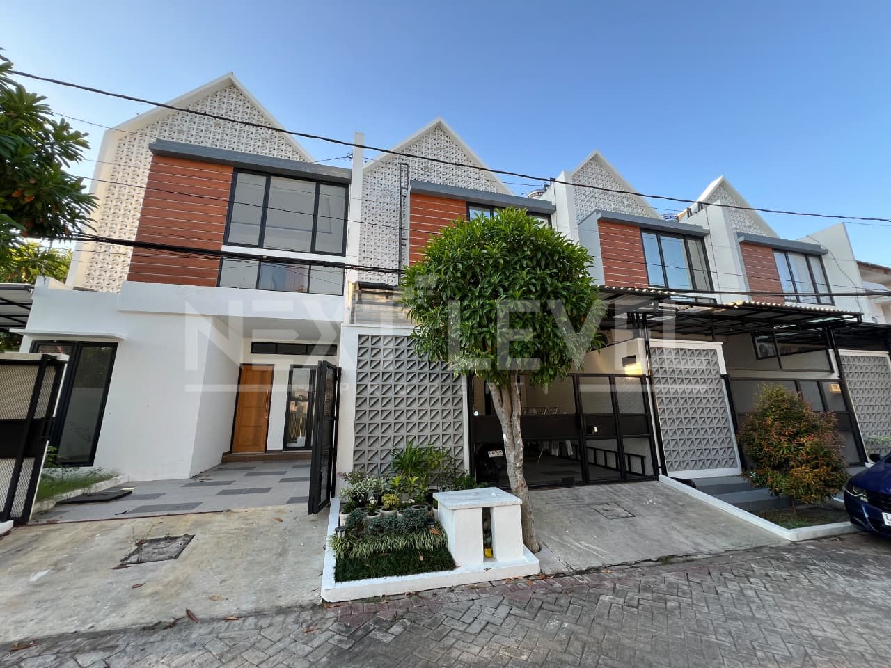 TURUN HARGA !!! Perumahan Gading Pantai Model Scandinavian Rumah Gress 2Lt sangat dekat raya Kenjeran Posisi rmh Depan Taman/ Fasum  