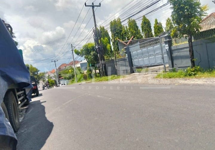 Dijual Tanah+ Bonus Bangunan Gudang Di Jalan Utama Gunung Catur Gatsu Barat