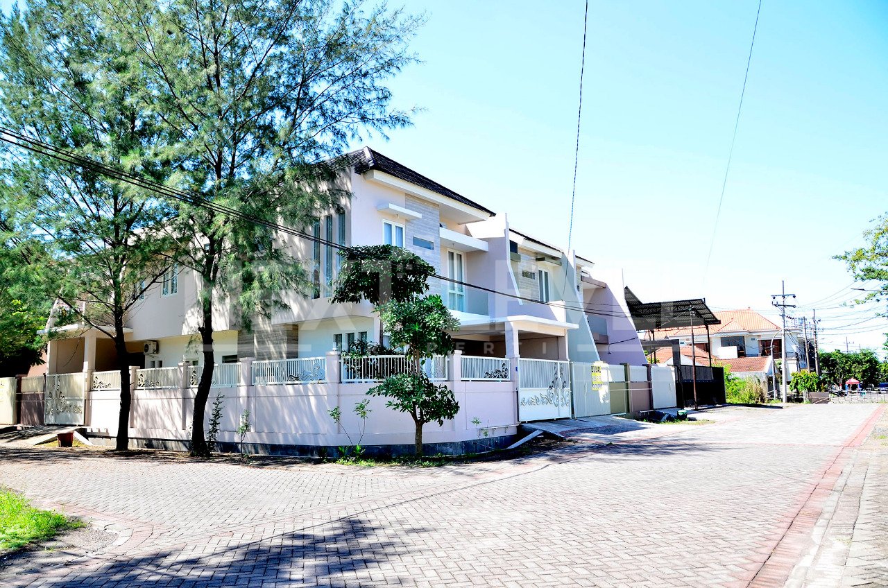 Dijual Rumah di Gayungsari Barat 