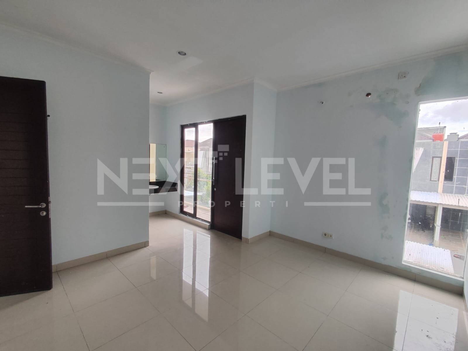 Rumah mewah 2 lantai club house ada kolam renang di Arana HI 2 dekat Sumarecon Crown 