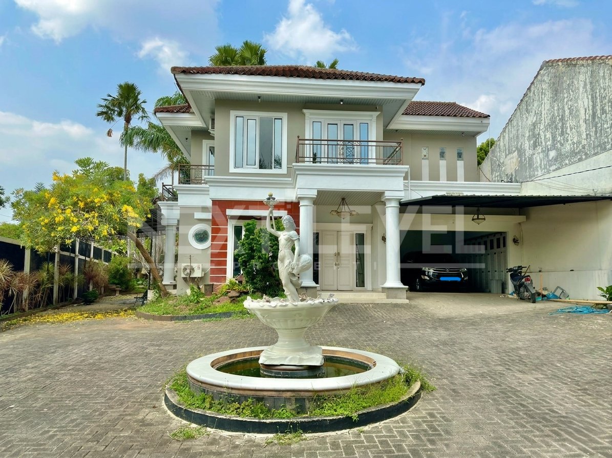 DISEWAKAN RUANG USAHA / KANTOR / TEMPAT BISNIS MAINROAD DURENAN RAYA TEMBALANG – LUAS 1.940m², LISTRIK MASHIF 16.500W