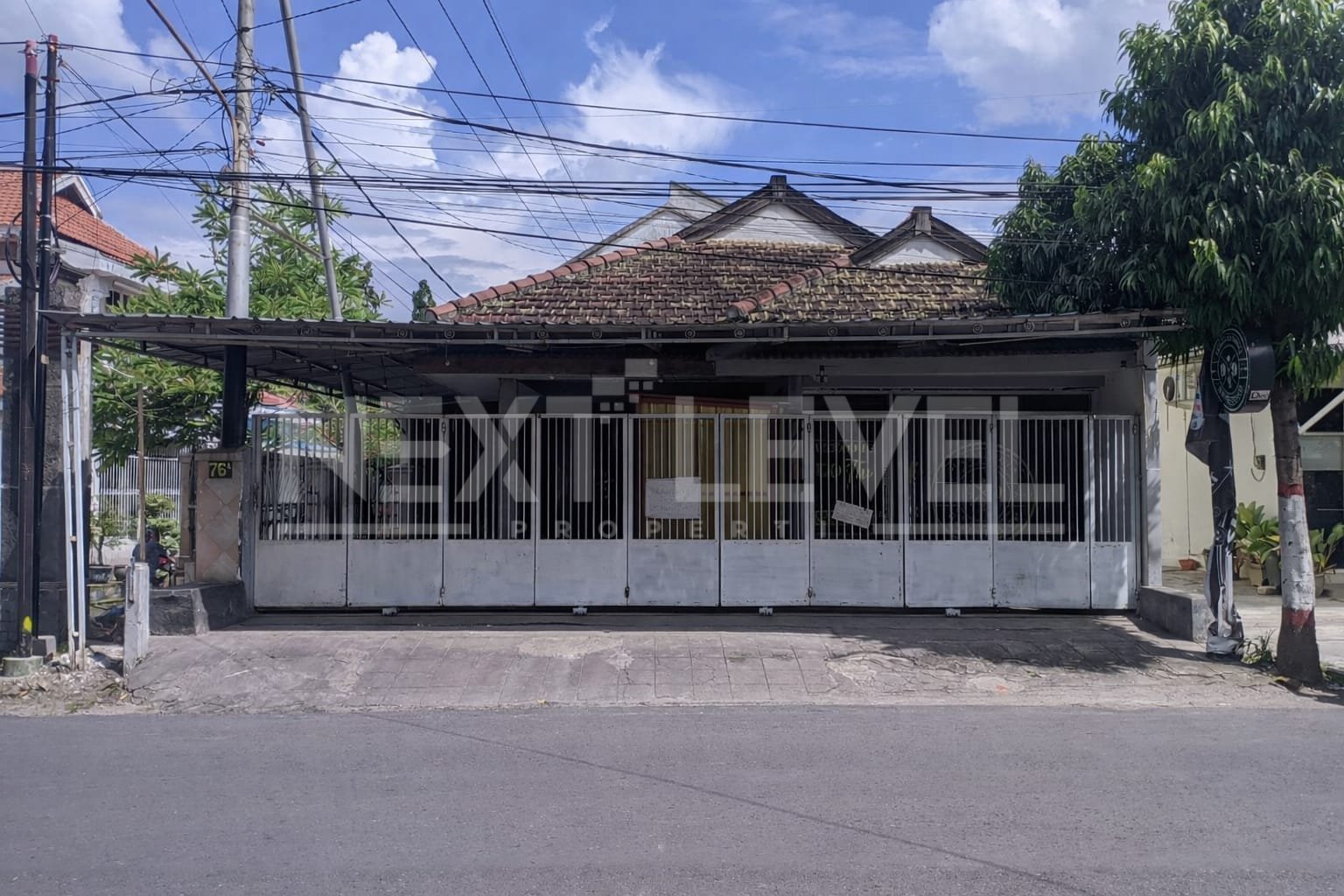 RUMAH STRATEGIS KOTA MOJOKERTO BONUS BARBERSHOP SET