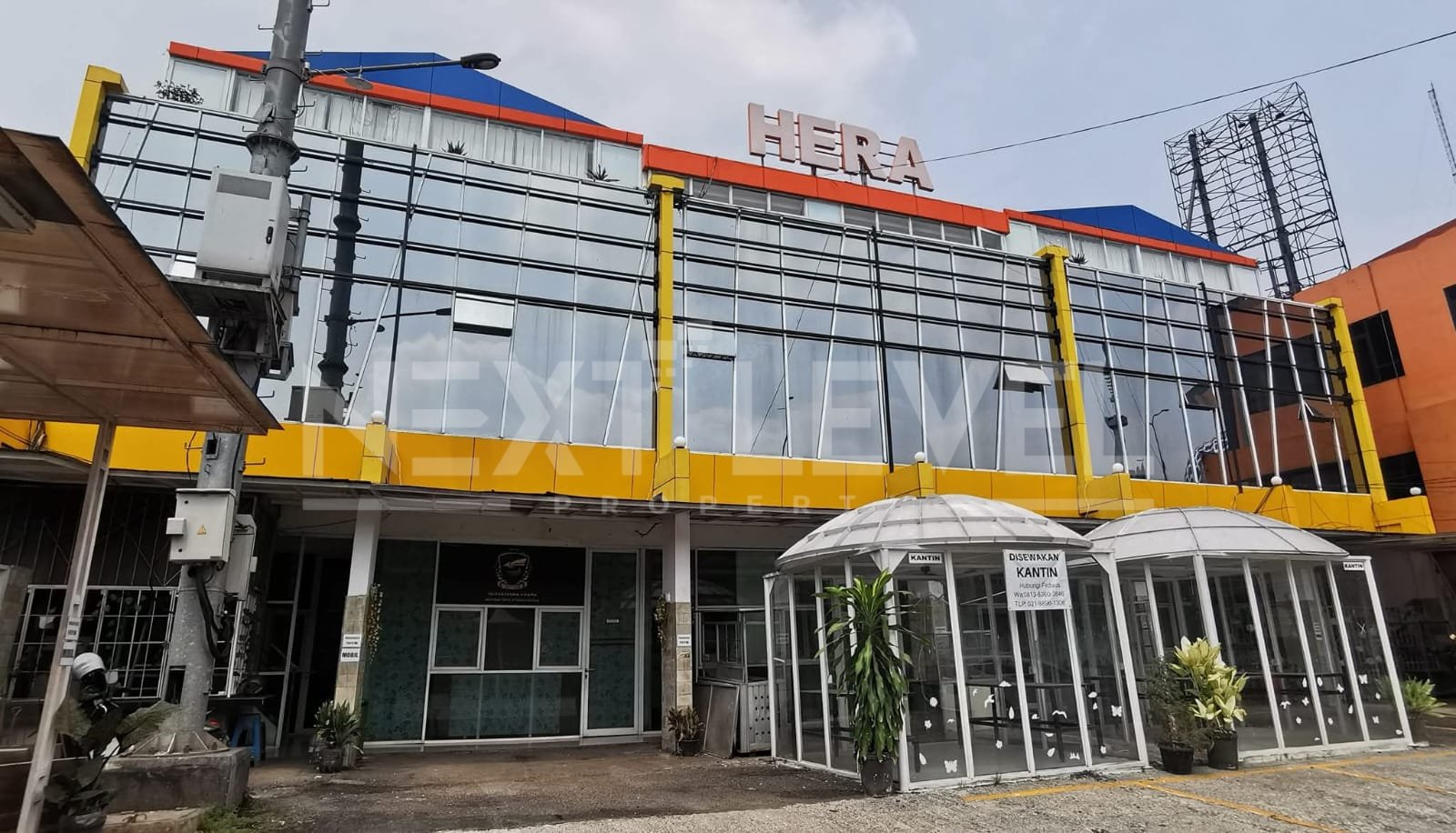 ruko di depan jalan raya Kalimalang. dekat galaksi, lagon, univ Gunadarma. bisa jadi koskosan