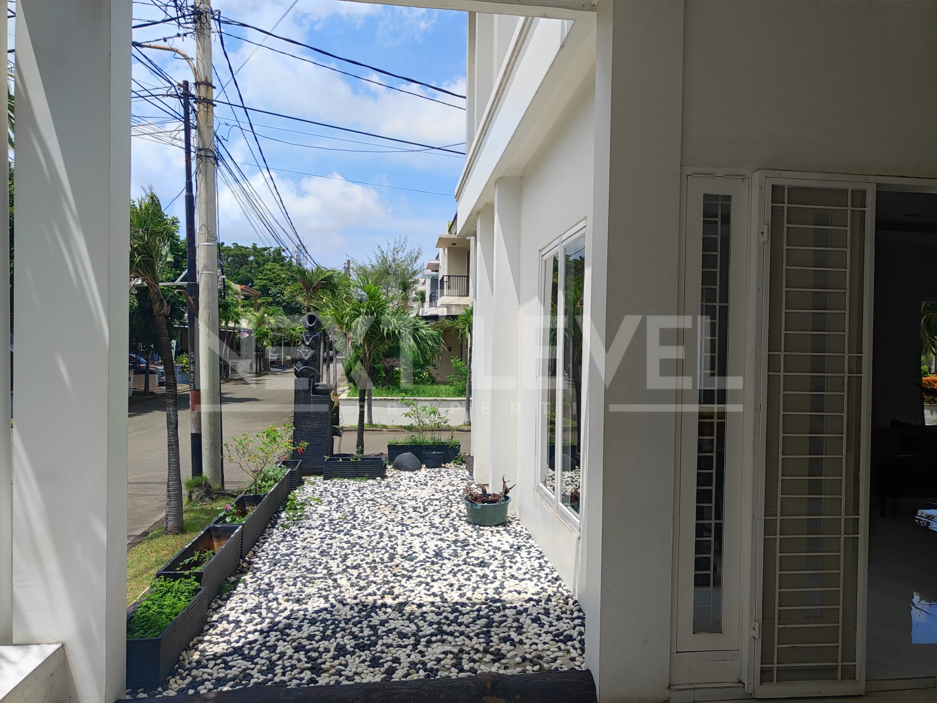 Rumah Huk di cluster harmoni dekat sekolah internasional JPS. Sumarecon Crown 