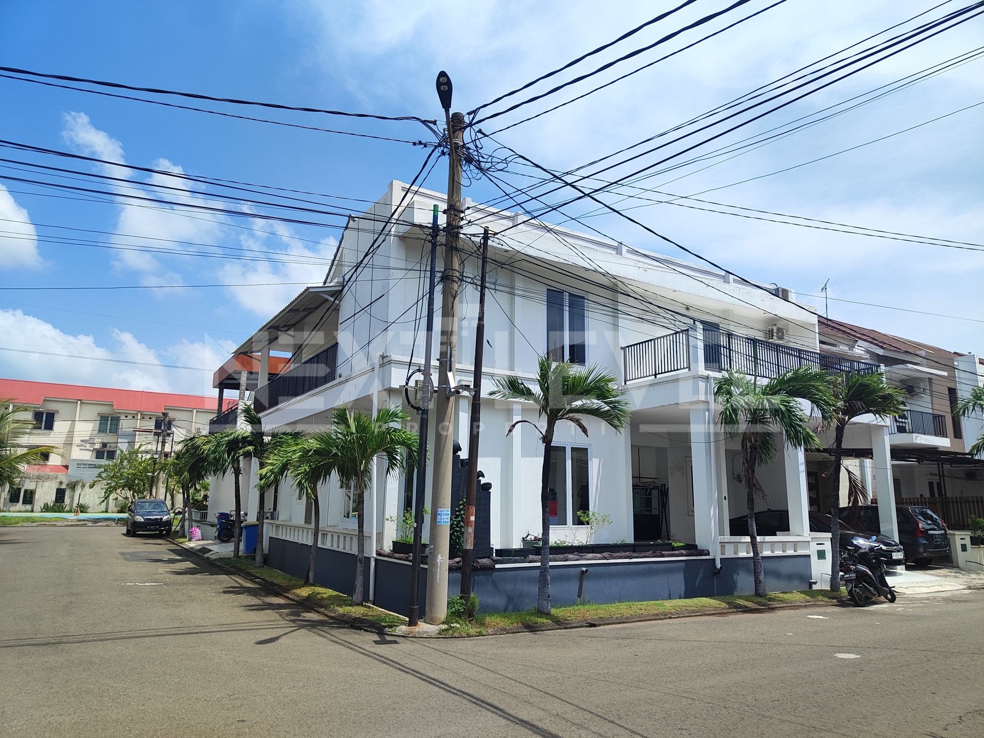 Rumah Huk di cluster harmoni dekat sekolah internasional JPS. Sumarecon Crown 