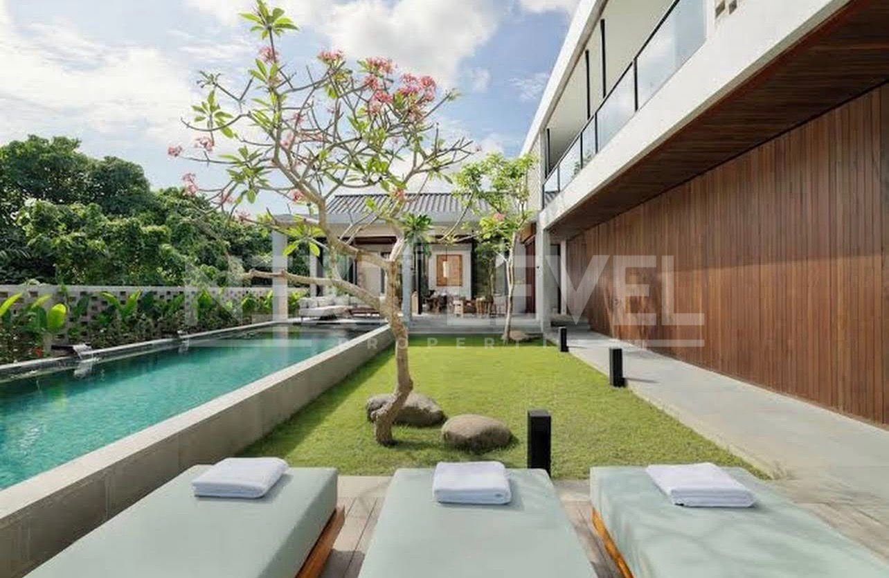 Dijual Brand New Luxury Villa Pemandangan penuh sawah di jalan Padang linjong Canggu, Bali.