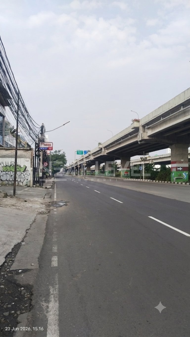 Ruko dijual lokasi strategis pinggir jalan raya kalimalang