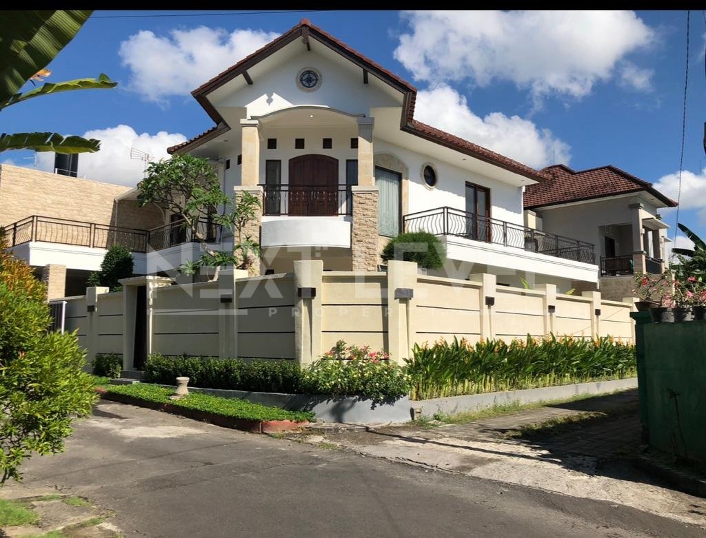 Rumah di kontrakan di jl Noja (Perum Permata Hijau) belakang Living World Mall