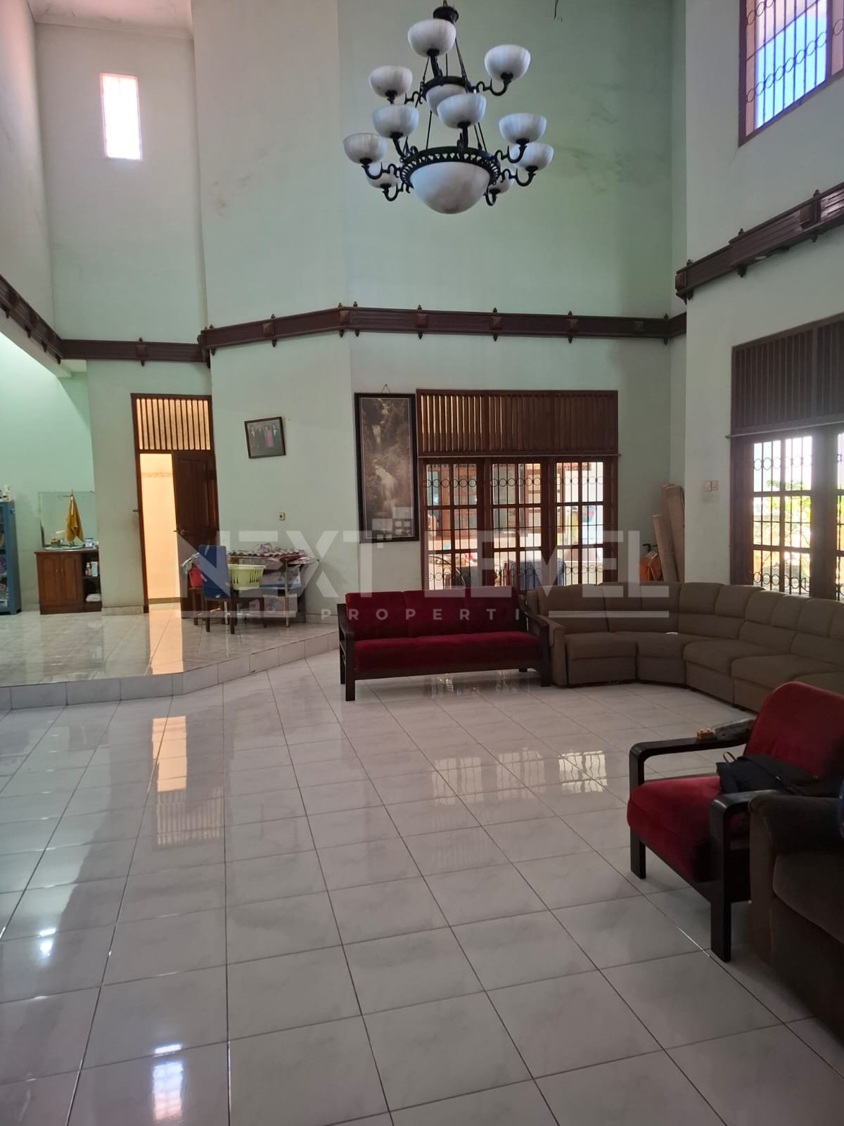 dijual rumah ukuran luas di kebonsari Elveka