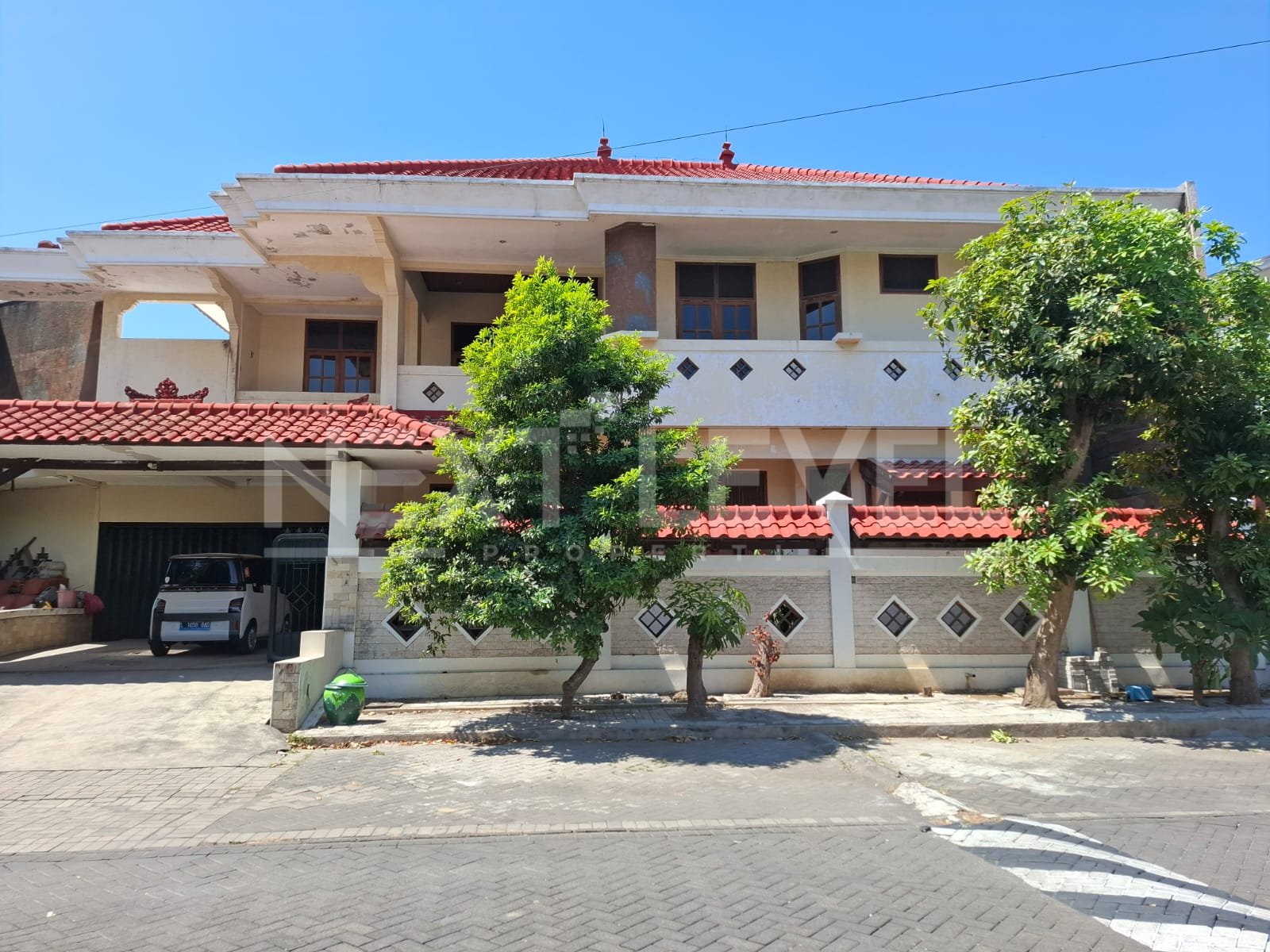 dijual rumah ukuran luas di kebonsari Elveka