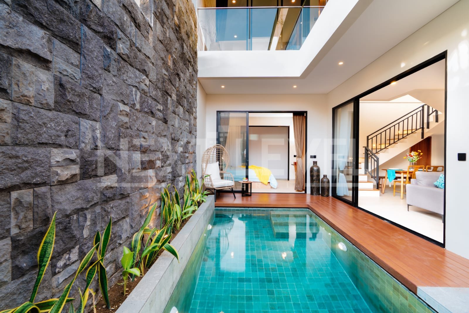 Villa Baru Tersedia untuk Disewa dengan Kamar Tidur. Villa terletak di jalan tenang di area Bumbak, dekat dengan banyak toko & fasilitas.