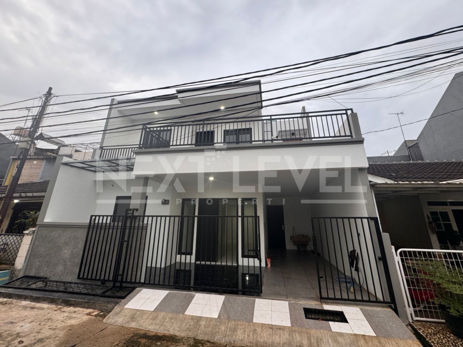 Dijual rumah baru 2 lantai cantik siap huni Grand Galaxy bisa di KPR 