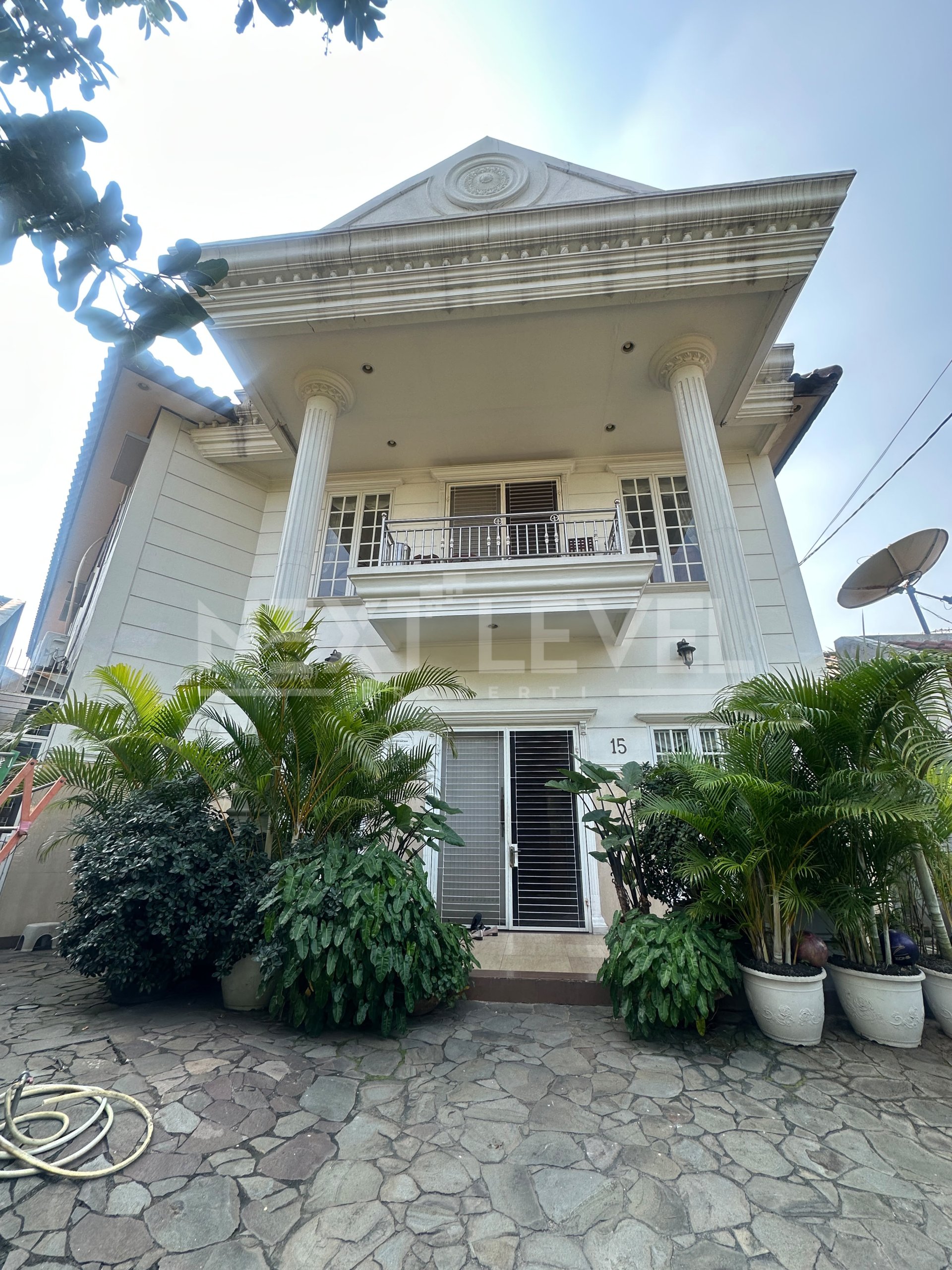 Di Sewa Rumah 17 Kamar Taman Beverly Lippo Cikarang