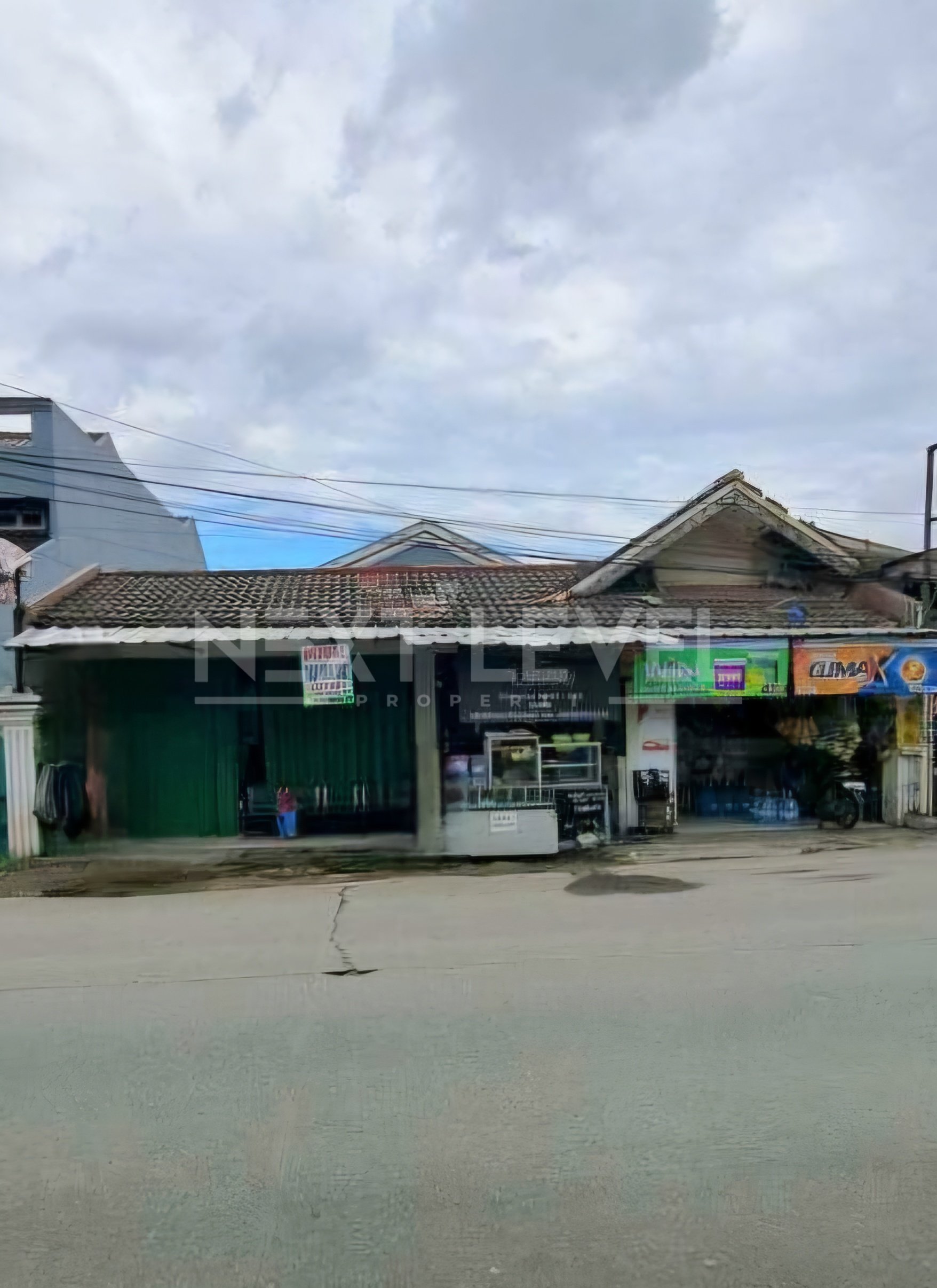 Dijual cepat rumah di Grand Galaxy lebar 15m seharga tanahnya saja