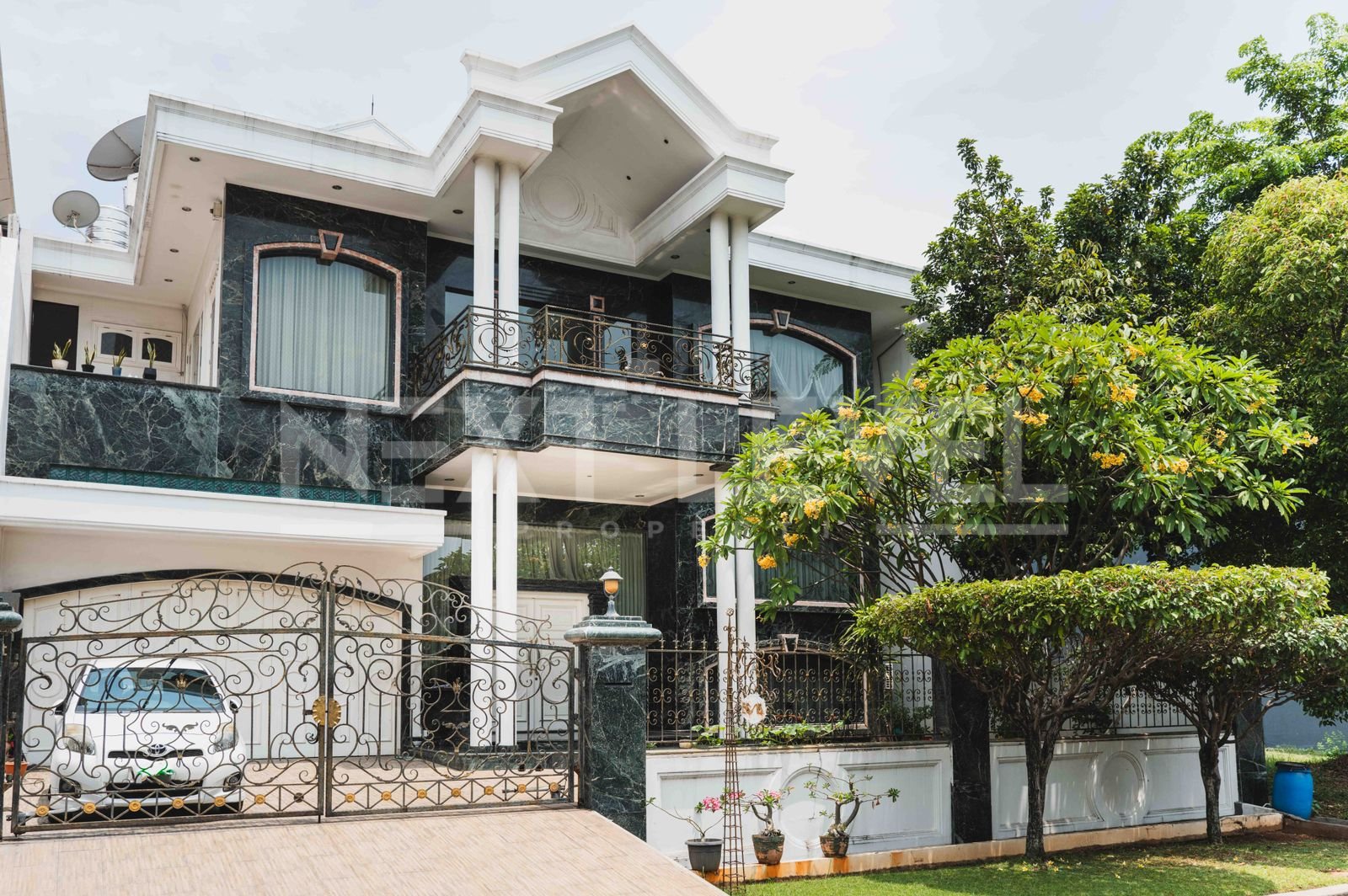 DIJUAL Rumah Mewah PIK 1 –  Lantai Full Marmer, Siap Huni