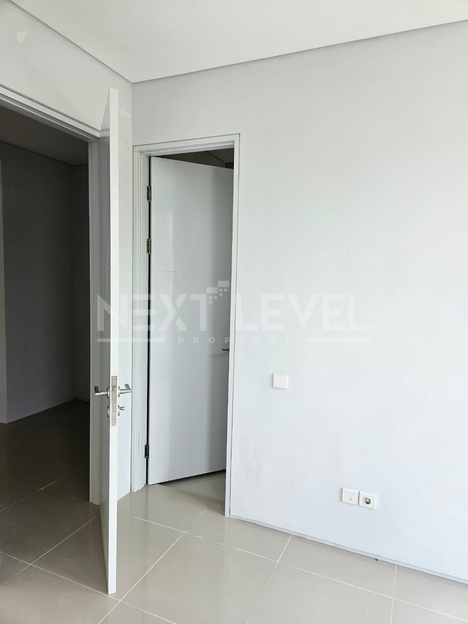 Dijual rumah 3 lantai di northwest park Citraland Surabaya barat