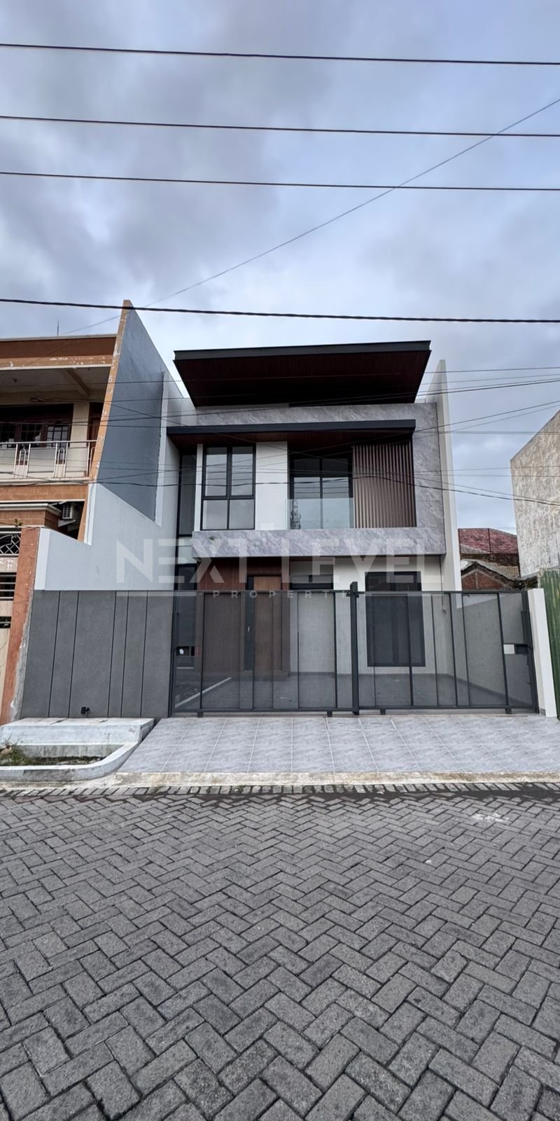 Dijual Rumah New Gres Tengah Kota Manyar Kertoarjo
