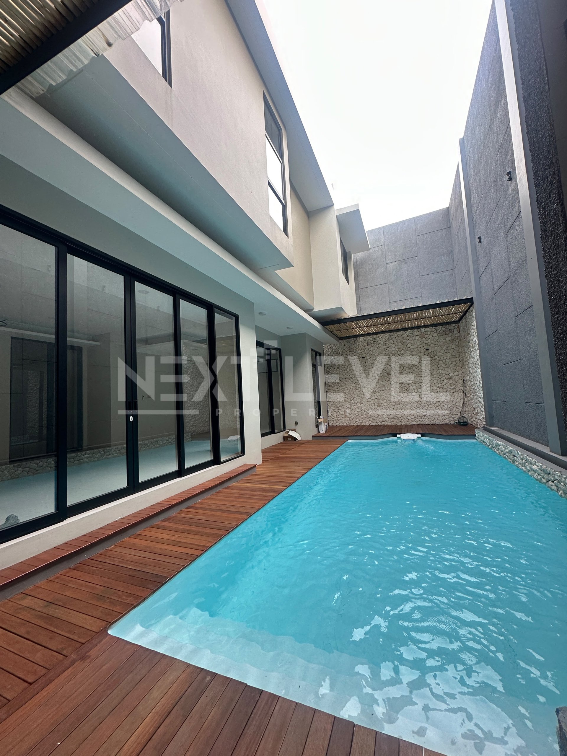 Dijual Rumah Mewah Taman Simpruk Lippo Cikarang
