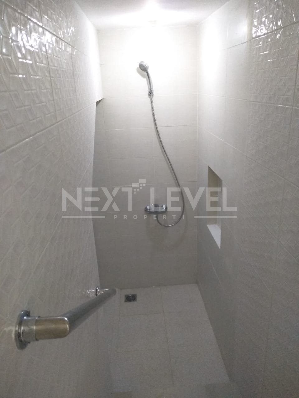 Dijual / Disewakan rumah di northwest lake Citraland Utara Surabaya barat
