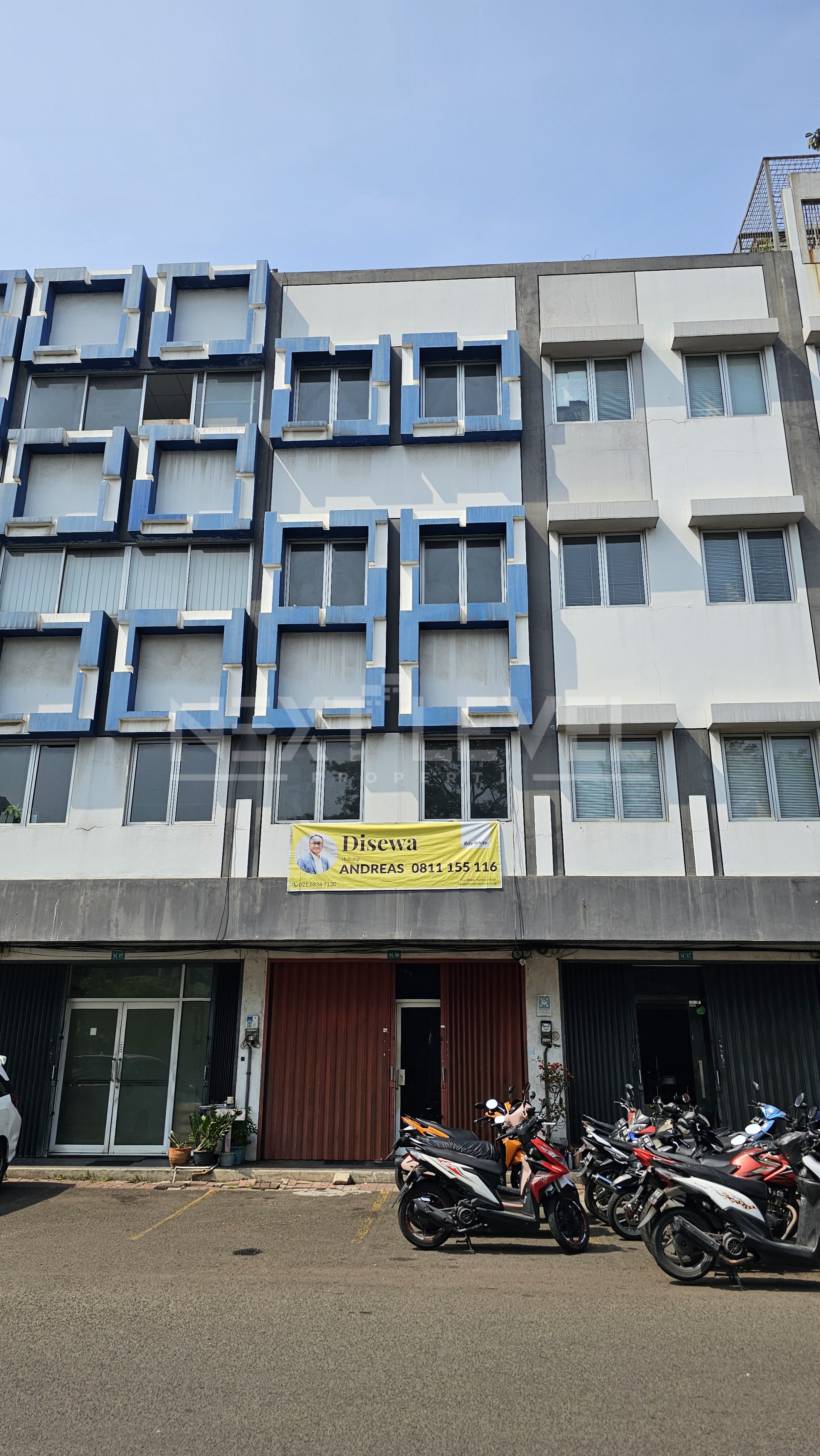 Sewa ruko 4.5 lantai bagus di Gading Bukit Indah, kelapa gading