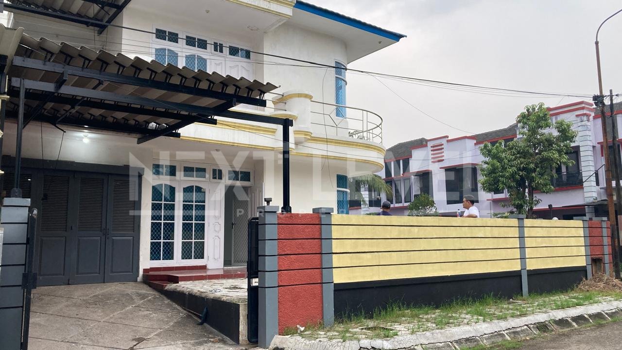 Rumah Hoek Taman Modern Pulo Gebang Jakarta Timur