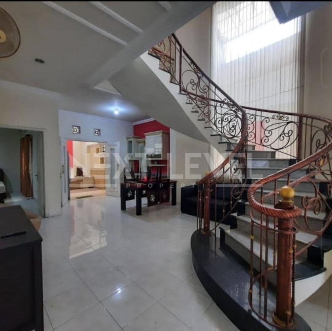 Jual / Sewa Rumah FRESH 2 Lantai ( furnished ) di Tenggilis Utara 