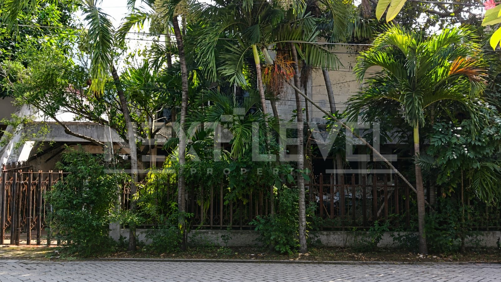 Dijual Rumah Hitung Tanah di Manyar Kertoadi
