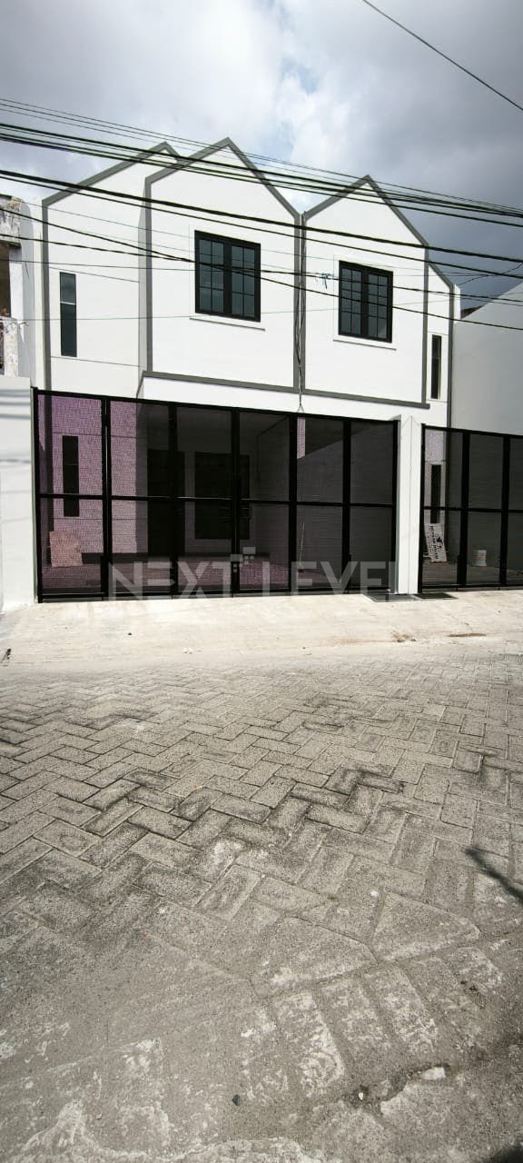 Ready unit, siap huni, dan dapat disc 200jt! Dijual rumah baru di Lebak Jaya Surabaya.