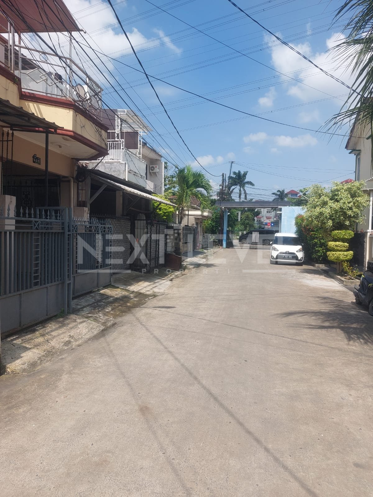 Jual rumah 2 lantai selangkah dari  Plaza THB, bekasi