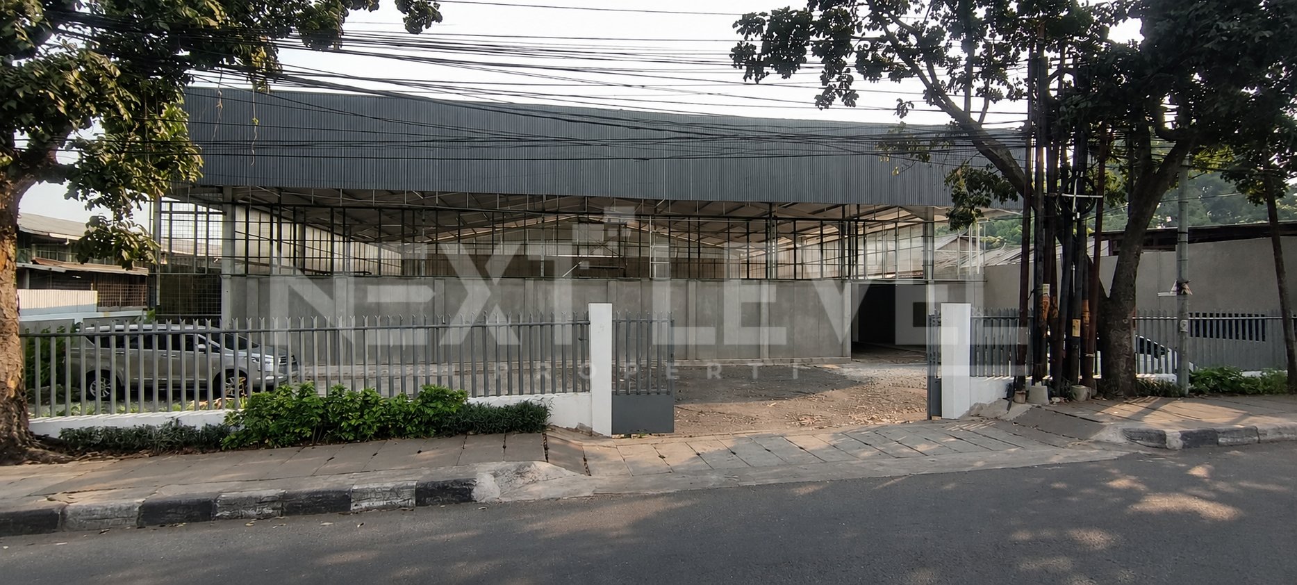 Commercial Building SHM di Jalan Nasional Cimahi (jalan Jendeal Haji Amir Mahmud) LT.2580m² LB 1.512m² | cocok Showroom, Sport Center , dan Distribusi