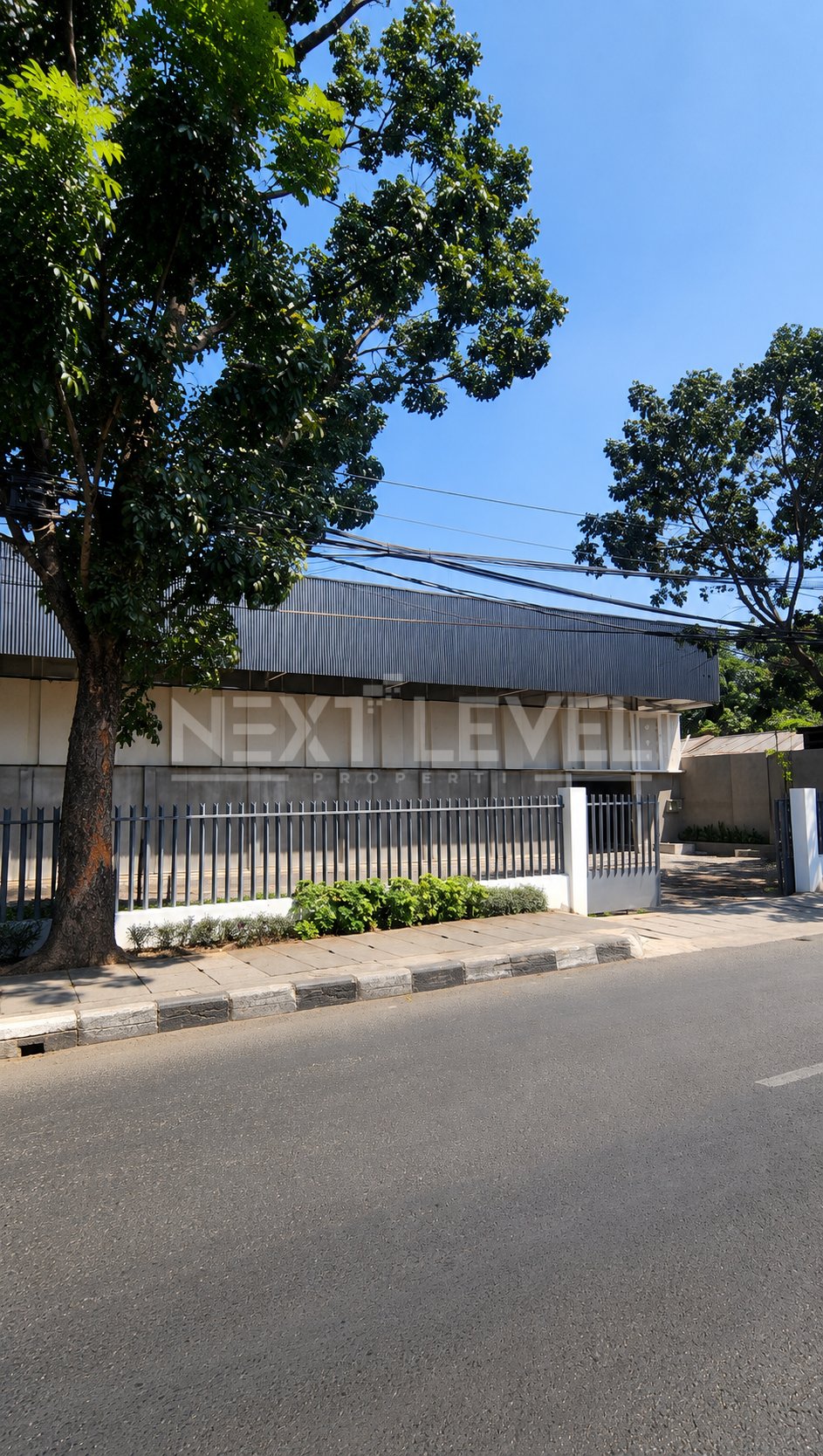 Commercial Building SHM di Jalan Nasional Cimahi  LT.2580m² LB 1.512m² | cocok Showroom, Sport Center , dan Distribusi