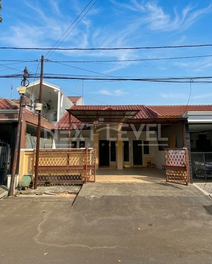 Rumah Lingkungan Nyaman di Boulevard Hijau