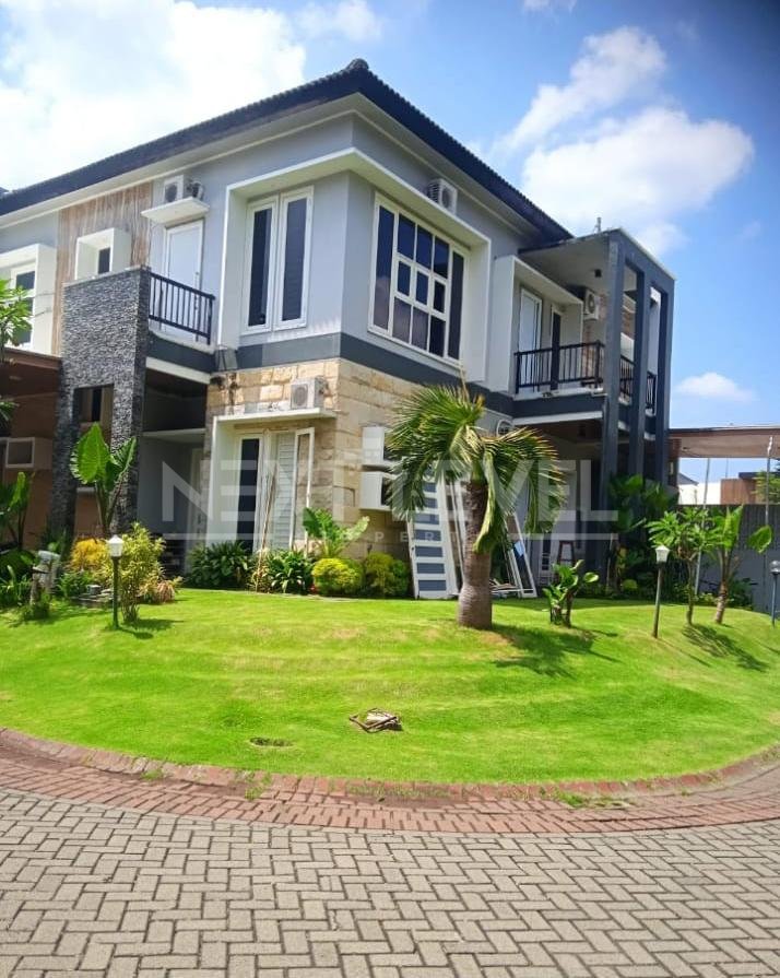 Disewakan rumah di villa taman telaga Citraland Surabaya barat