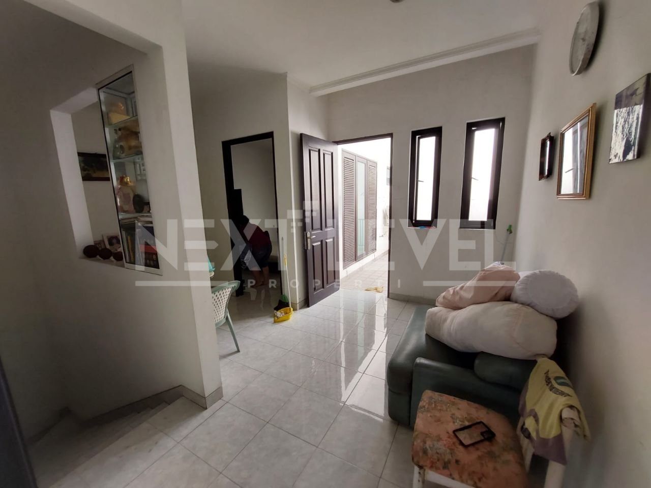 Dijual Villa Valensia Pakuwon Indah Minimalis Strategis Siap Huni