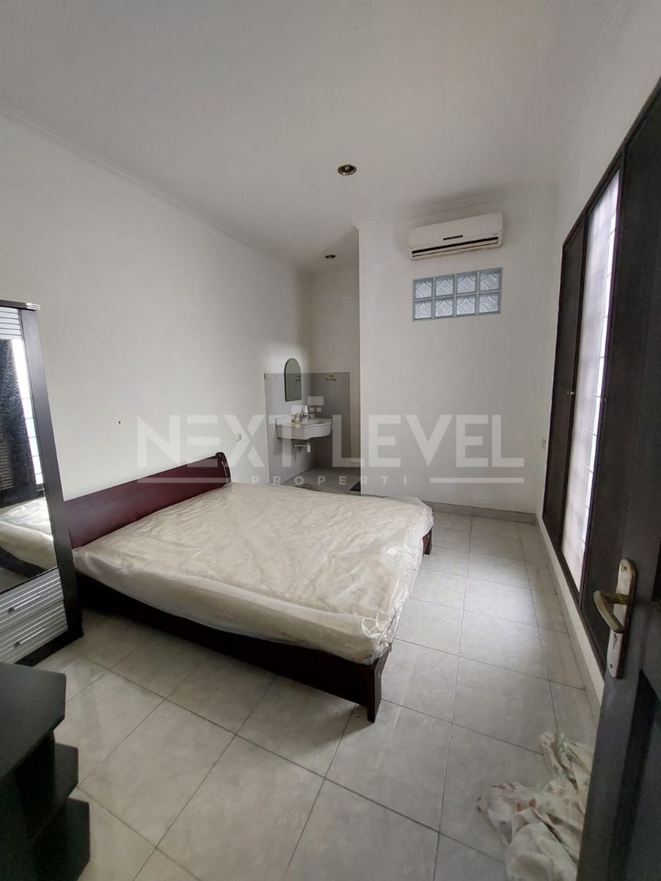 Dijual Rumah Villa Valensia Pakuwon Indah Minimalis Strategis Siap Huni