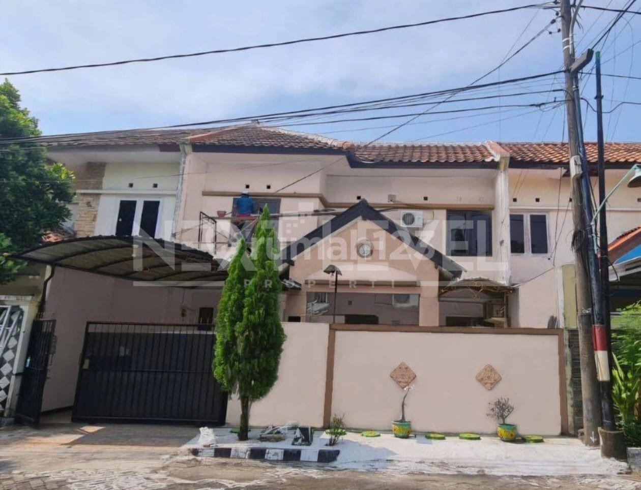 DIJUAL RUMAH BABATAN PILANG 2 LANTAI ROW JALAN LEBAR JUAL CEPAT
