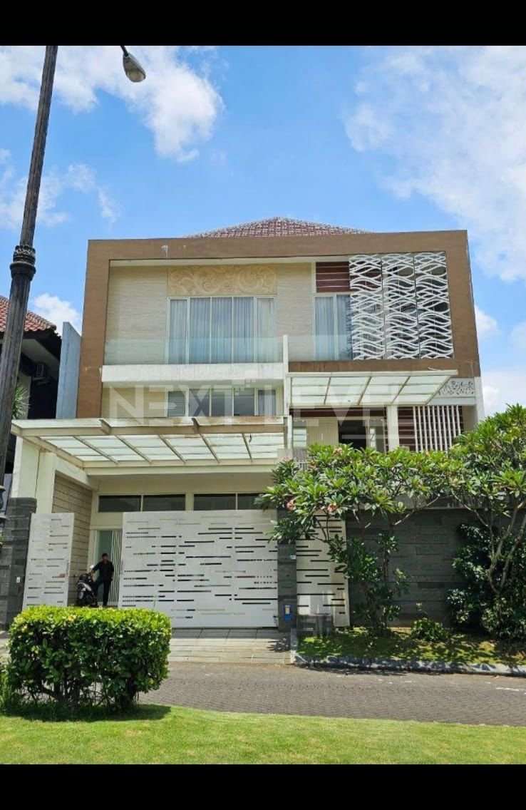 Rumah Mewah Full Furnish di Istana Dieng Malang. Dekat Universitas Brawijaya Universitas, UM, Mall Dinoyo, MATOS, Cyber Mall, Rumah Sakit Universitas Brawijaya. MLG00067