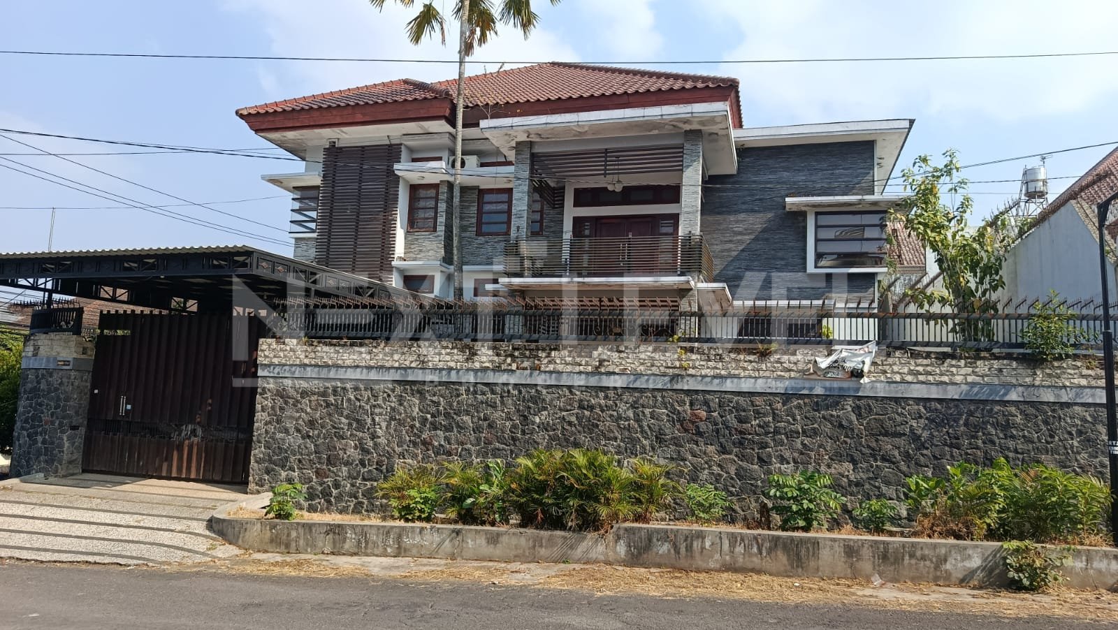 Rumah Mewah 2 Lantai di Puncak Tidar Malang. Dekat Universitas Ma Chung, UB, UM, MATOS, Cyber Mall Malang, Rumah Sakit Universitas Brawijaya. MLG00068