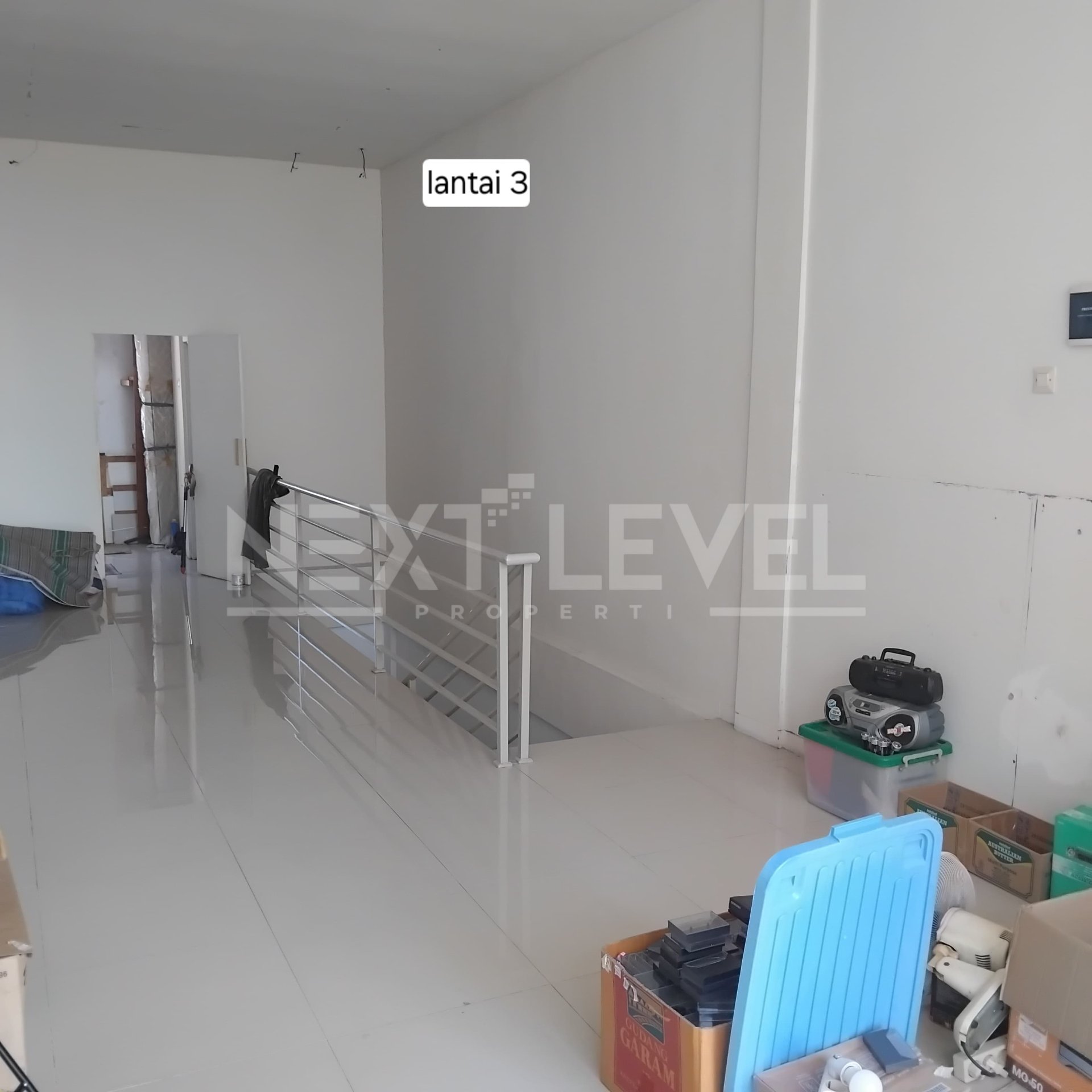 Dijual ruko 3 lantai  di Raya Darmo Surabaya 