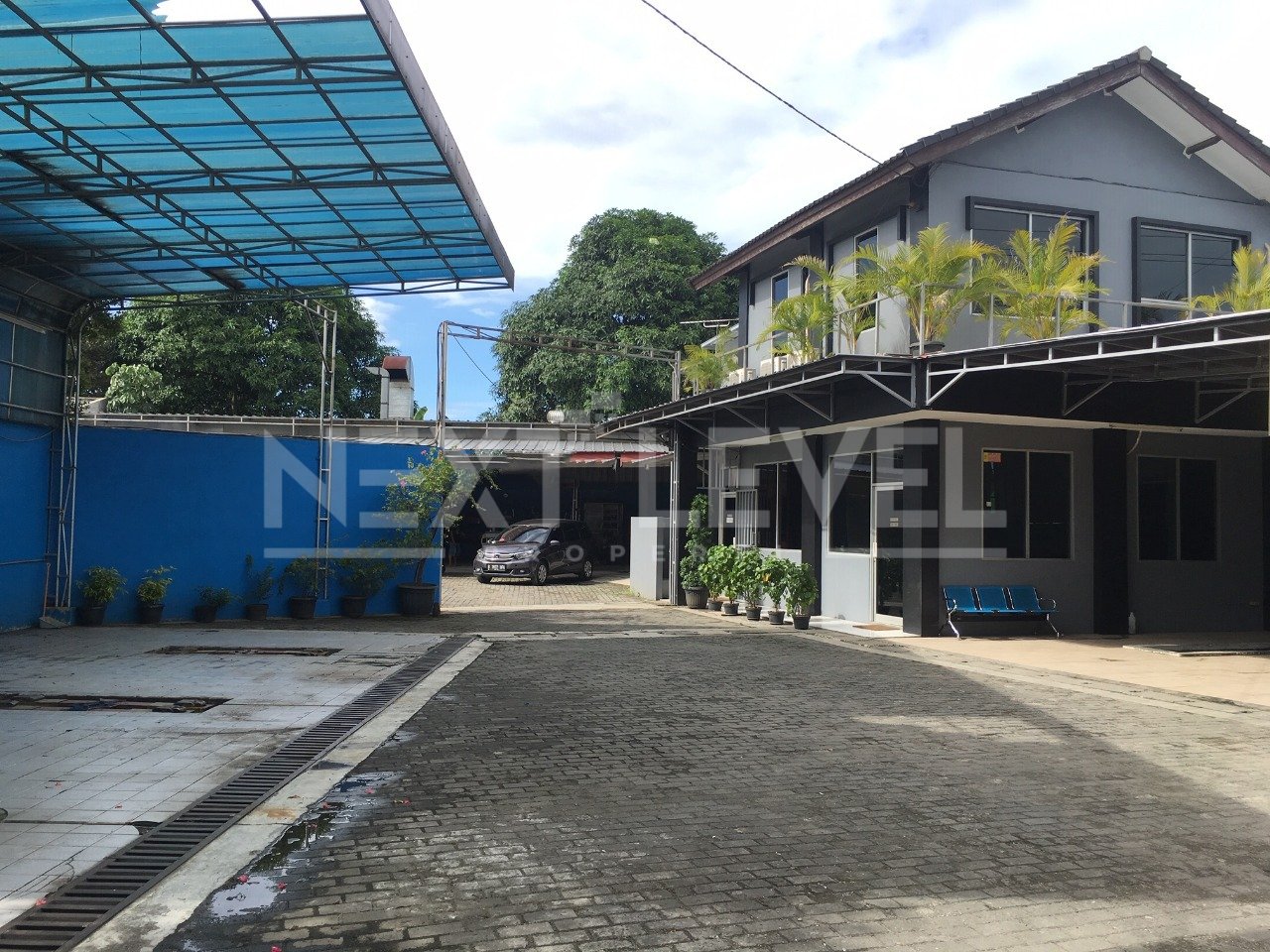 Bengkel mobil body repair and service kelas Premium di pekayon bekasi