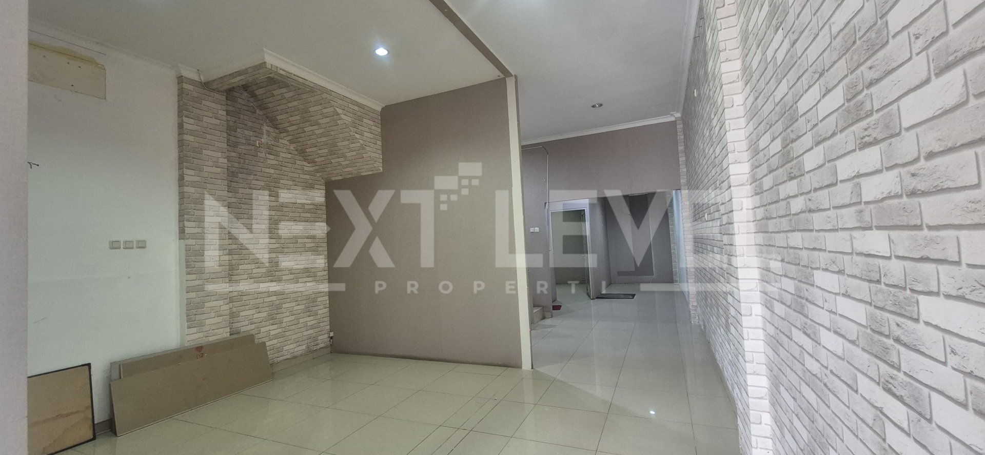 Ruko 3 lantai pinggir jalan raya utama dijual Cepat 