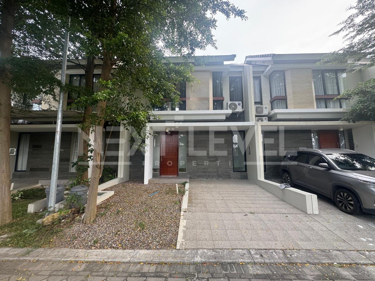 Dijual Rumah view Lake Northwest Lake Citraland surabaya