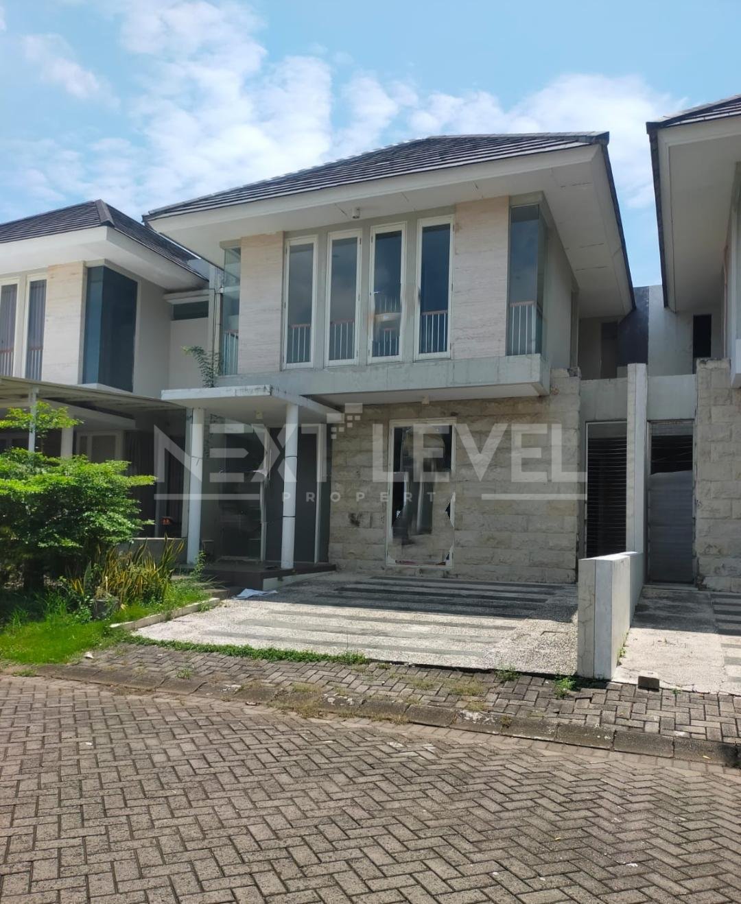 DIJUAL RUMAH GREENLAKE CITRALAND BAGUS NYAMAN WILAYAH SURABAYA BARAT