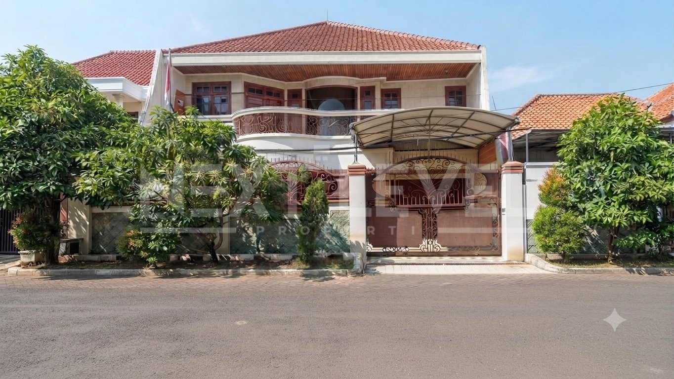 JUAL CEPAT Rumah Besar 2Lantai Luas 600m² Sangat Strategis di Surabaya