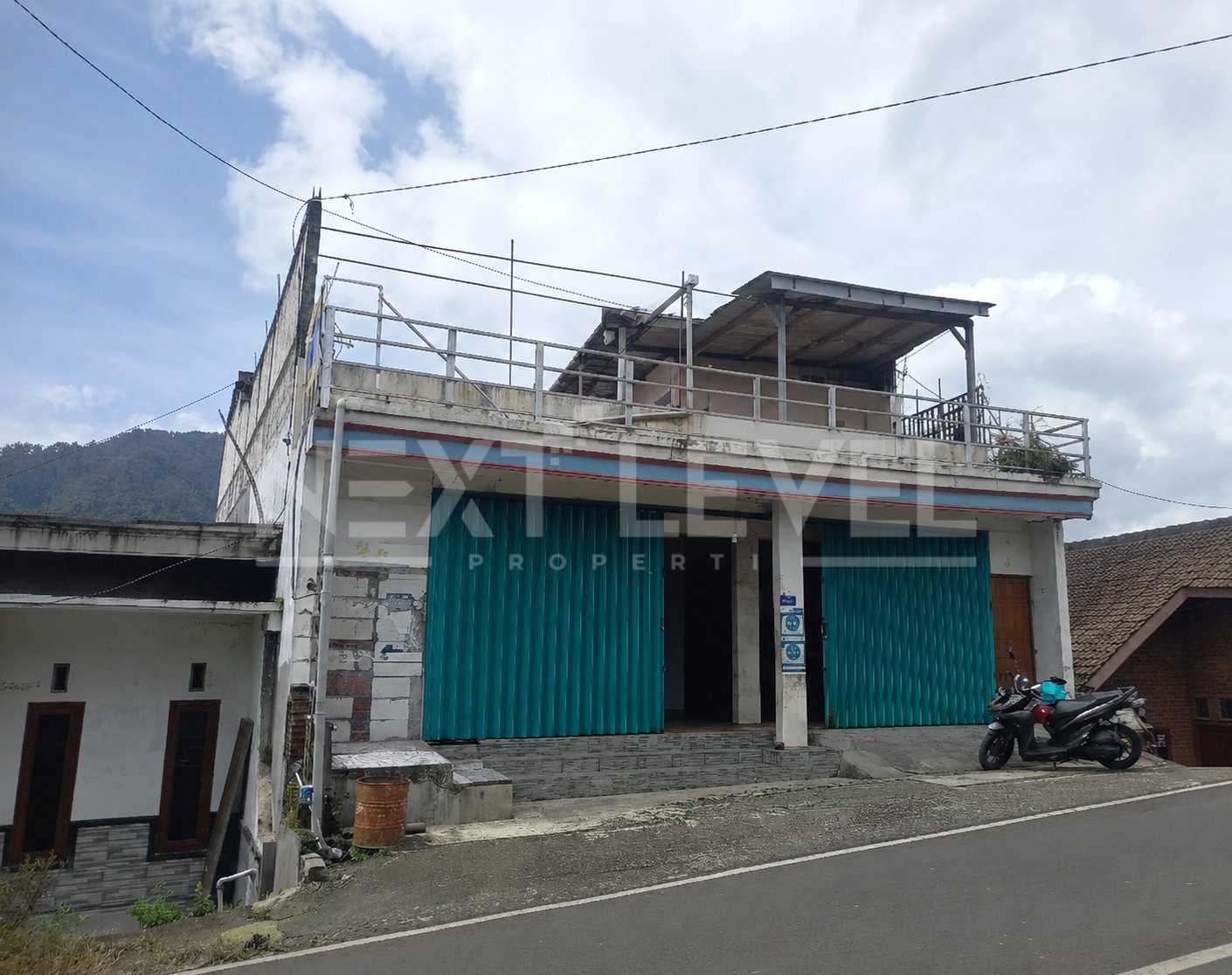Ruko 3 Lantai Strategis di Bumiaji Kota Batu. Dekat Alun-Alun Kota Batu, Pasar Bumiaji, RS Baptis Batu, Berbagai kafe, vila, hotel, dan kawasan wisata Kota Batu.BPRMLG00003